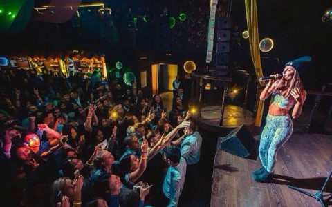 Российской певице Кристине Си запретили въезд на Украину