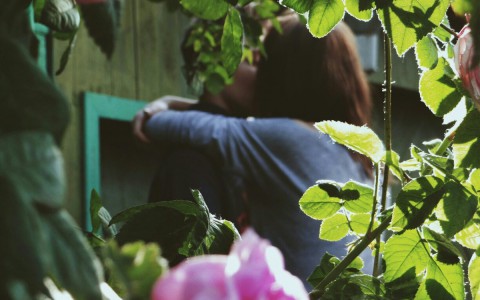 19-летний студент упал с крыши дома своей девушки