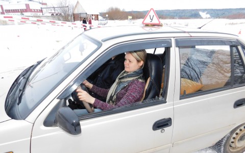 Автошколы предлагают выдавать начинающим водителям ограниченные права