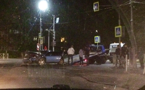 Машине снесли бампер - ночью на улице Черновицкой произошло ДТП