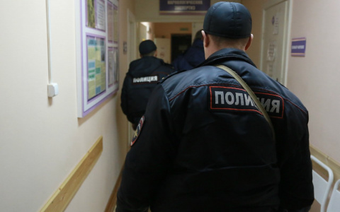 Пьяный житель Грозного укусил рязанского полицейского