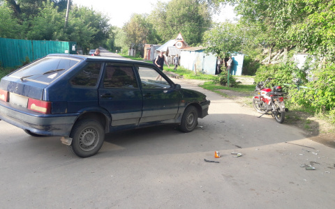 В Рыбновском районе 12-летний подросток на мопеде столкнулся с автомобилем