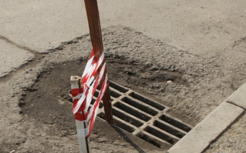 В Рязани прочистили около 20 решеток ливневой канализации