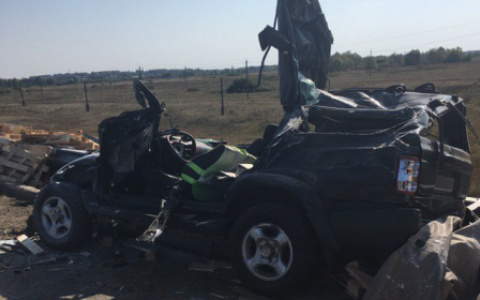 Смертельное ДТП в Рыбновском районе: грузовик "раздавил" внедорожник
