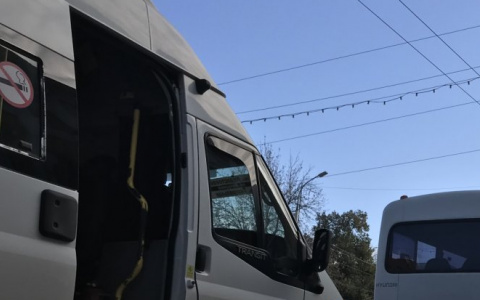 "Люди не могут уехать на работу, потому что не помещаются в автобус": рязанцы пожаловались на работу транспорта