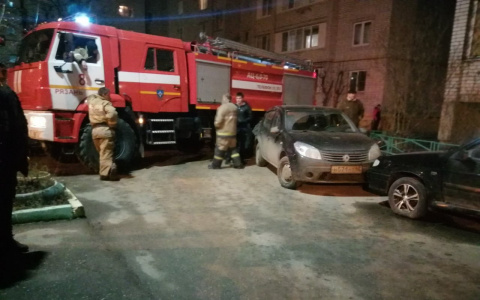 В Рязани пожарные не смогли проехать из-за припаркованных машин