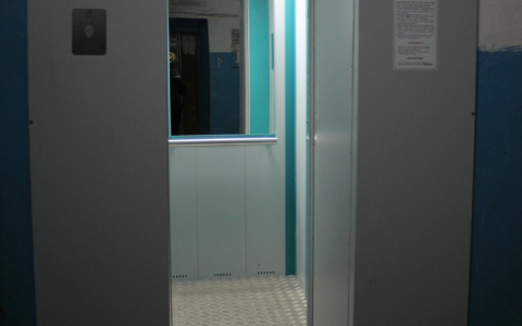 Капитально отремонтировали: в Рязани обнаружен самый узкий лифт