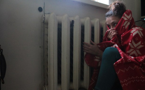"Платим за отопление, но батареи холодные!": в квартире на Бирюзова холодно как на улице