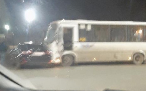Столкнулись сразу три автомобиля: в минувший четверг в Рязани произошла массовая авария