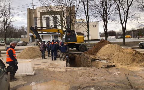 Внимание, водители: улицу Коломенскую перекопали, ищите объезд