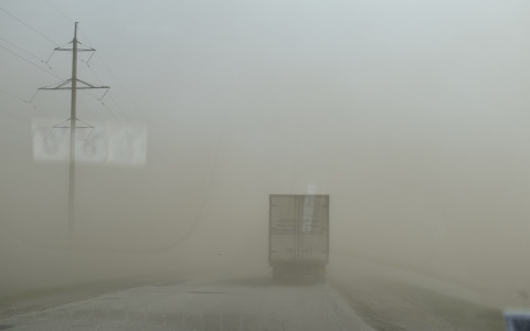 Видимость нулевая: в Сараевском районе поднялась пыльная буря