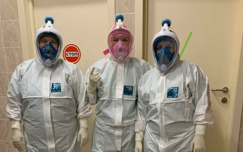 Против коронавируса: рязанские волонтеры делают защитные маски для медиков