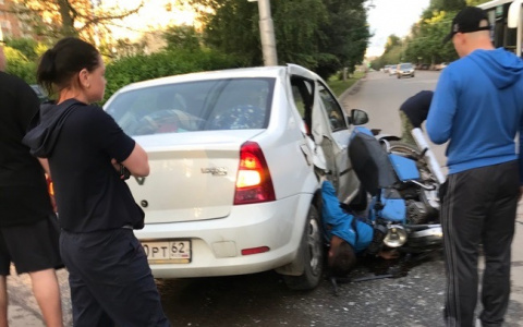 Мотоциклист был пьян: в Рязани столкнулись "Рено" и мотоцикл