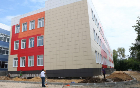 А теперь о хорошем: в Горроще завершают строительство школы на 1100 мест