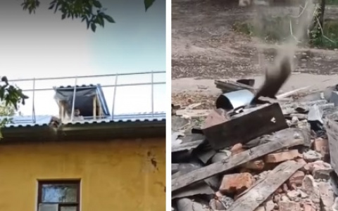 Кинь, а то уронишь: как на Мопровском переулке делают ремонт крыши