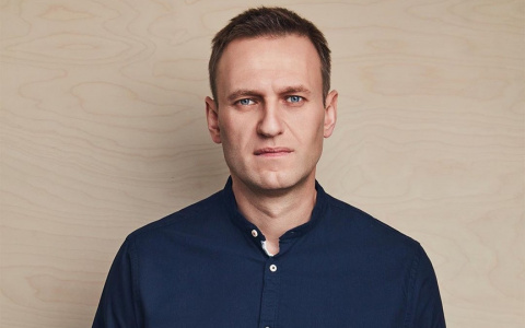 Смог выкарабкаться: Алексея Навального вывели из комы