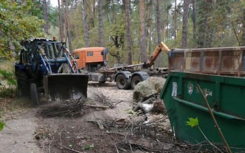 4 улицы: в Солотче рабочие администрации ликвидировали стихийные свалки