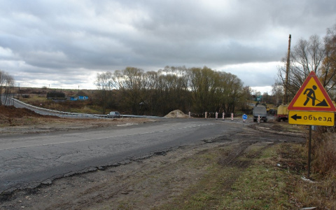 Закончат в декабре: под селом Михайлово ремонтируют мост