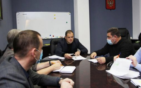 Ситуация под контролем: заместитель мэра провёл совещание по вопросу уборки улиц зимой