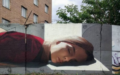 Просто вандализм: в Рязани хулиганы испортили стрит-арт известного художника