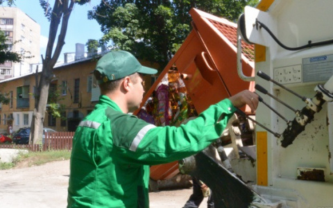 Платят не все: в Рязанской области компенсировали вывоз мусора для сельских специалистов