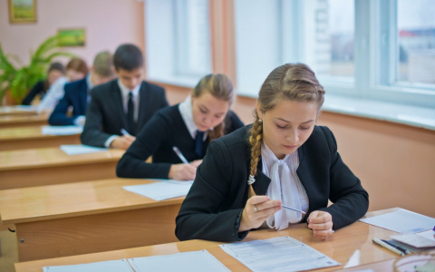 Минпросвещения РФ: школьники будут сдавать итоговые экзамены очно