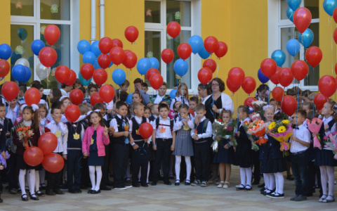 Минтруда: выплаты для школьников по 10 тысяч рублей начнутся 16 августа