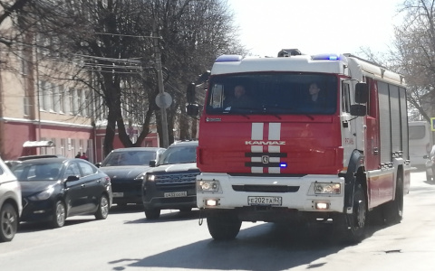 В Рязани спасатели вывели из горящего дома 8 человек