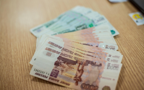 И цветы купил, и поел "бесплатно": в Рязани задержали сбытчика фальшивых 5-тысячных банкнот