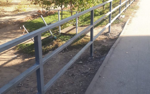 Возможно вы найдете логику: пешеходный переход в Рязани перекрыли забором