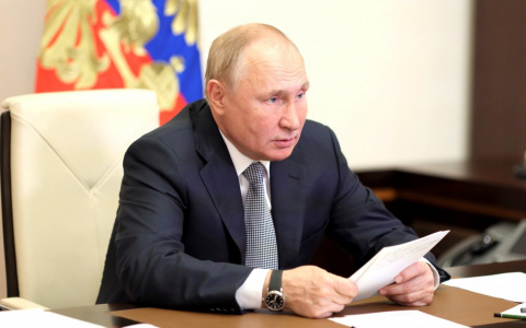 Судьба "нерабочих дней" в России решится 20 октября: Путин примет решение