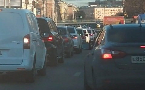 «Пробки как в понедельник»: рязанцы жалуются на заторы на Московском шоссе в сторону центра