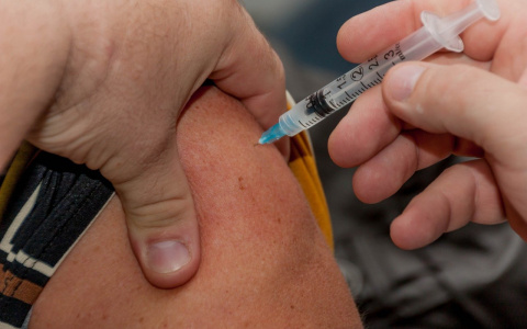 Желающих привиться слишком много: в Рязани стоят очереди возле пунктов вакцинации