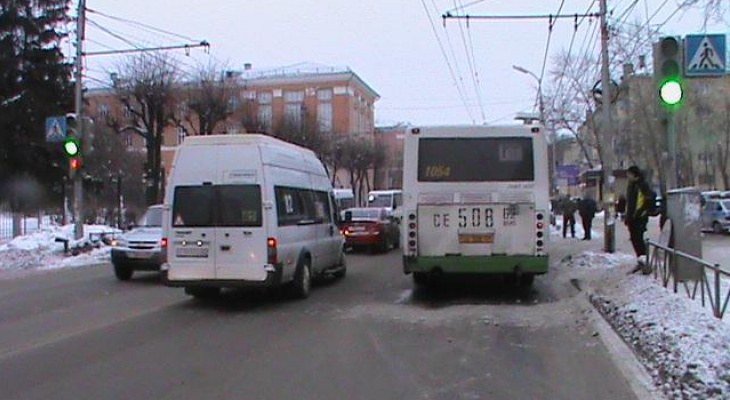 С Баскакова на Гагарина автобус. Маршрутка город орск