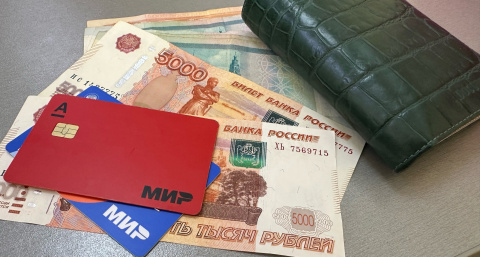 Касается тех, у кого есть карта другого банка: Сбер вводит нововведение для всех россиян с апреля
