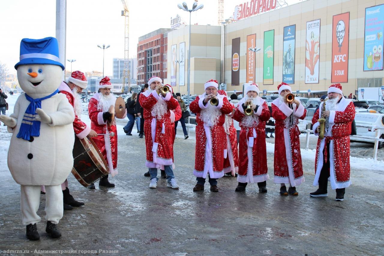 В Рязани по улицам города начал ездить «Новогодний экспресс»