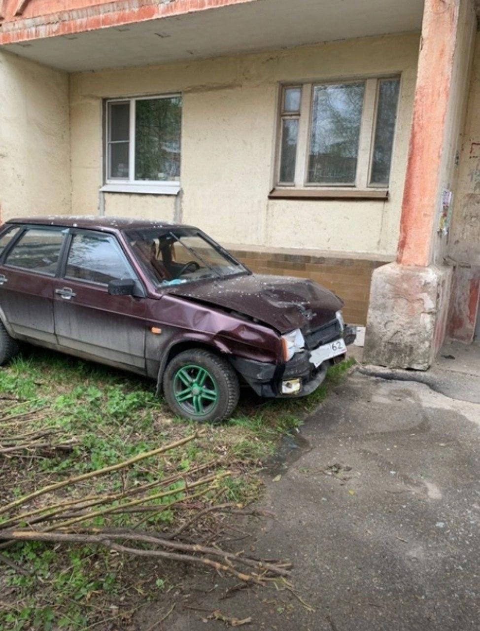 Жители Рязани пожаловались на протаранившего два автомобиля пьяного водителя